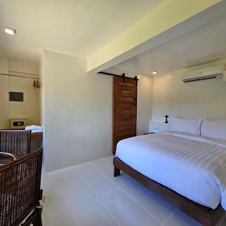 Edgewater Dive & Spa Resort Puerto Galera Ngoại thất bức ảnh