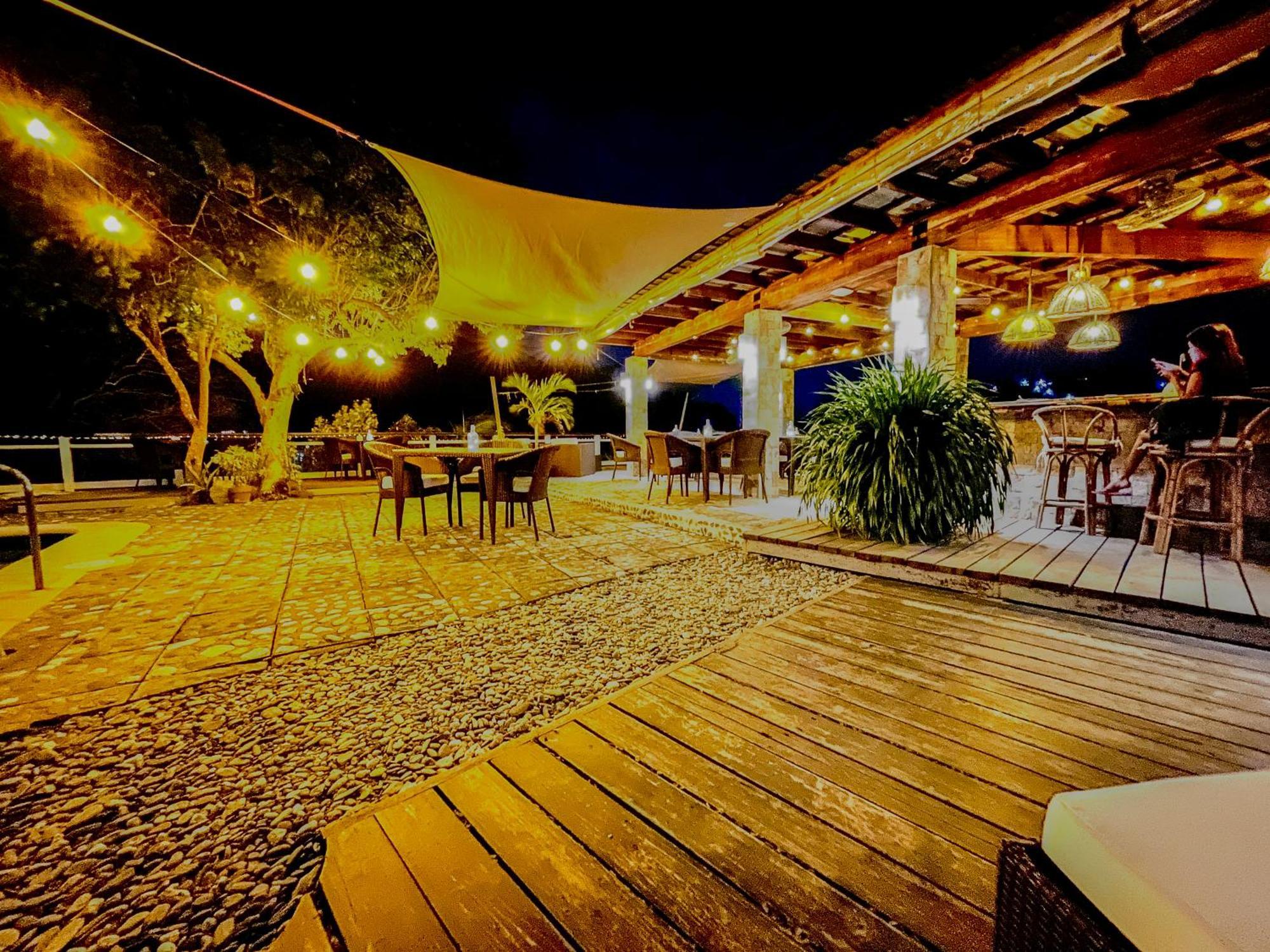 Edgewater Dive & Spa Resort Puerto Galera Ngoại thất bức ảnh