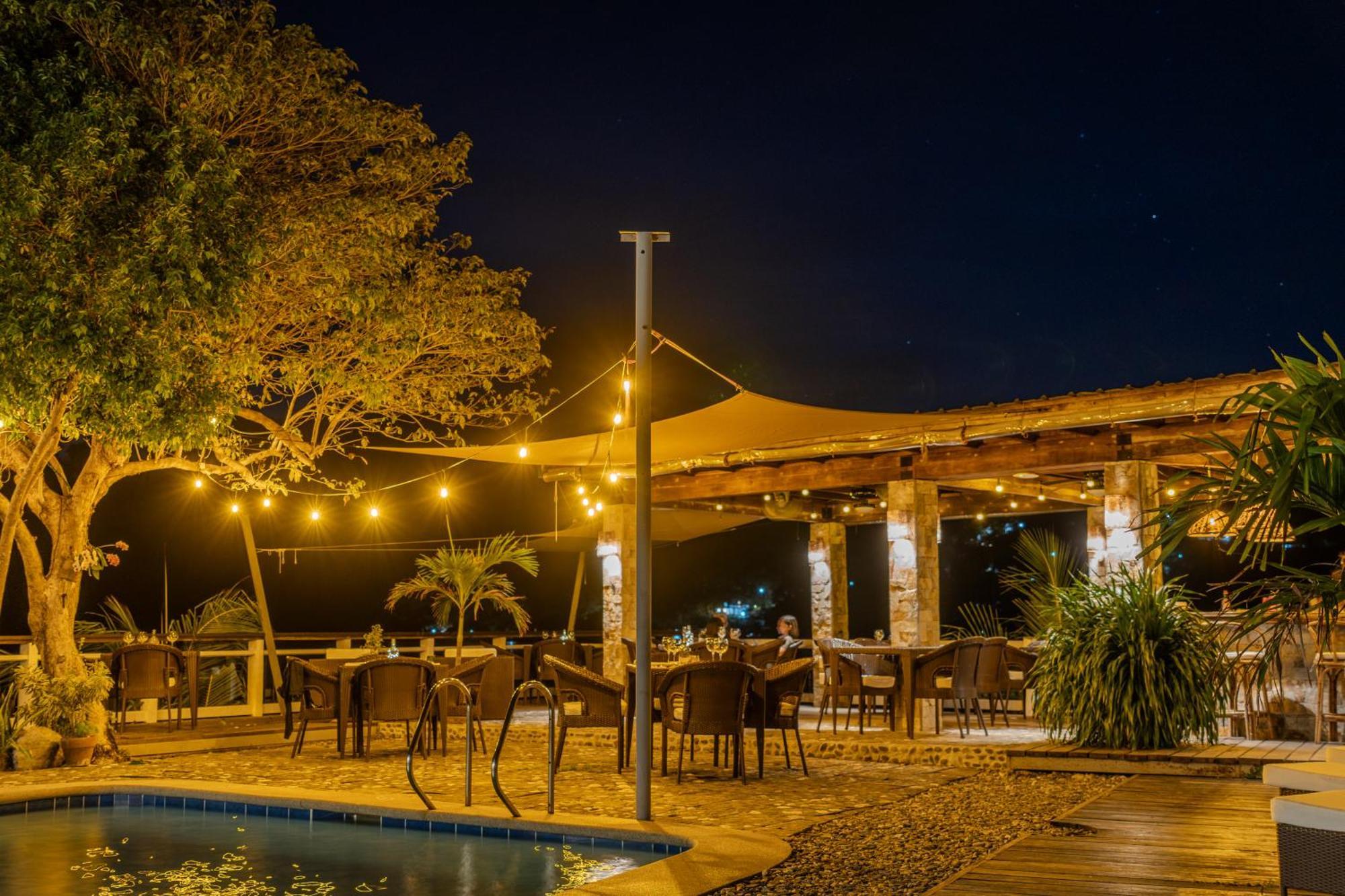 Edgewater Dive & Spa Resort Puerto Galera Ngoại thất bức ảnh