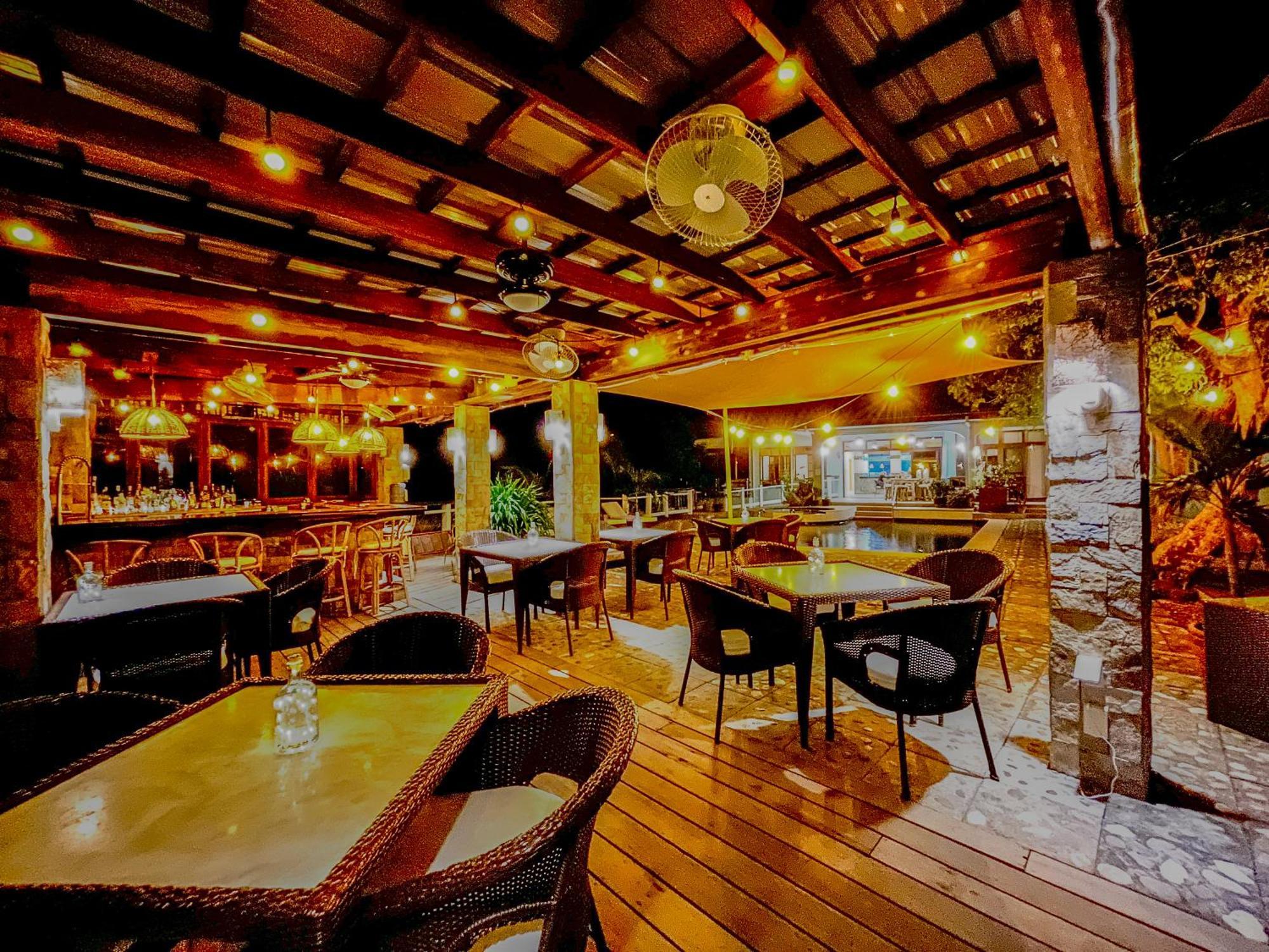 Edgewater Dive & Spa Resort Puerto Galera Ngoại thất bức ảnh