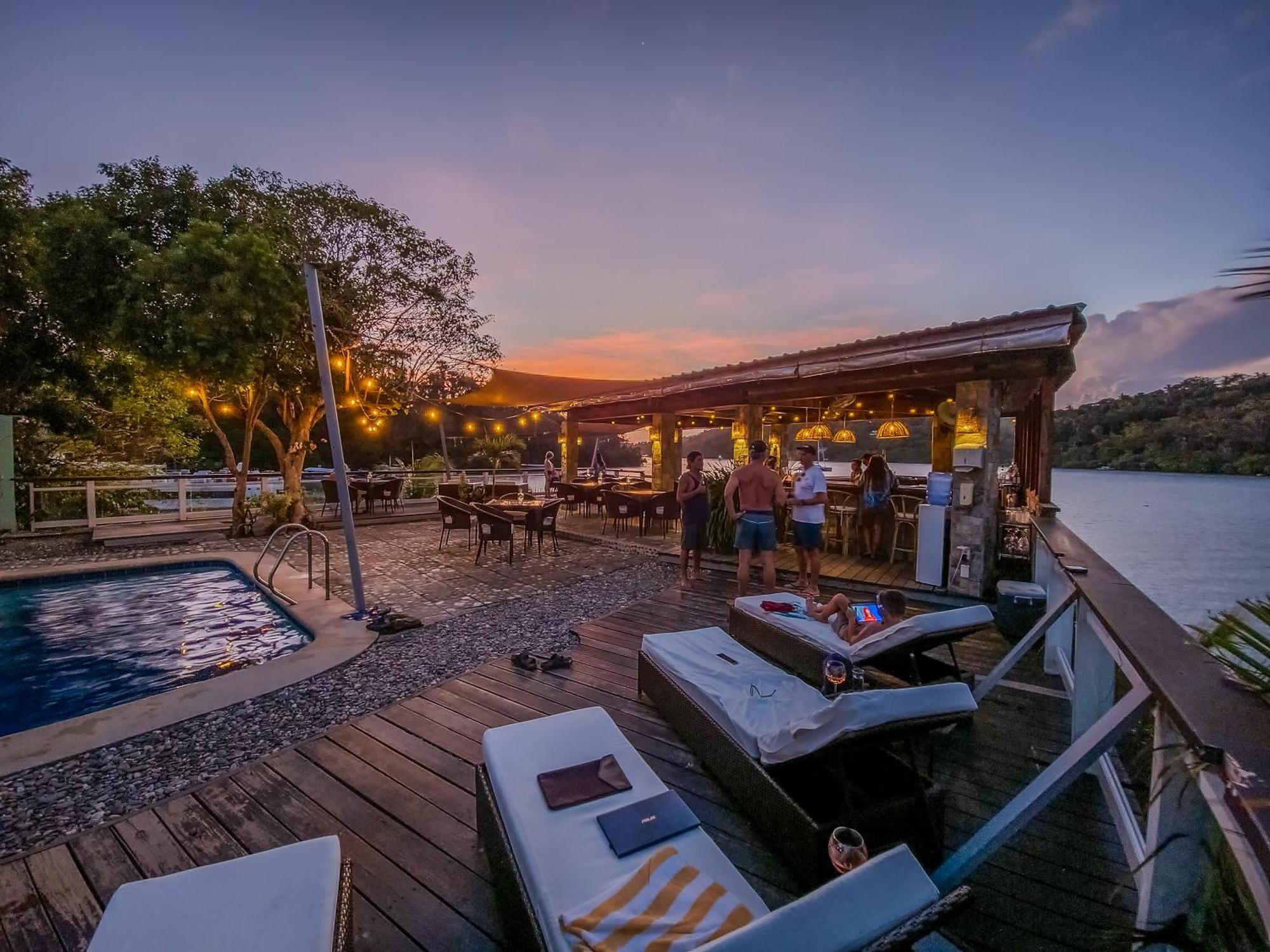 Edgewater Dive & Spa Resort Puerto Galera Ngoại thất bức ảnh