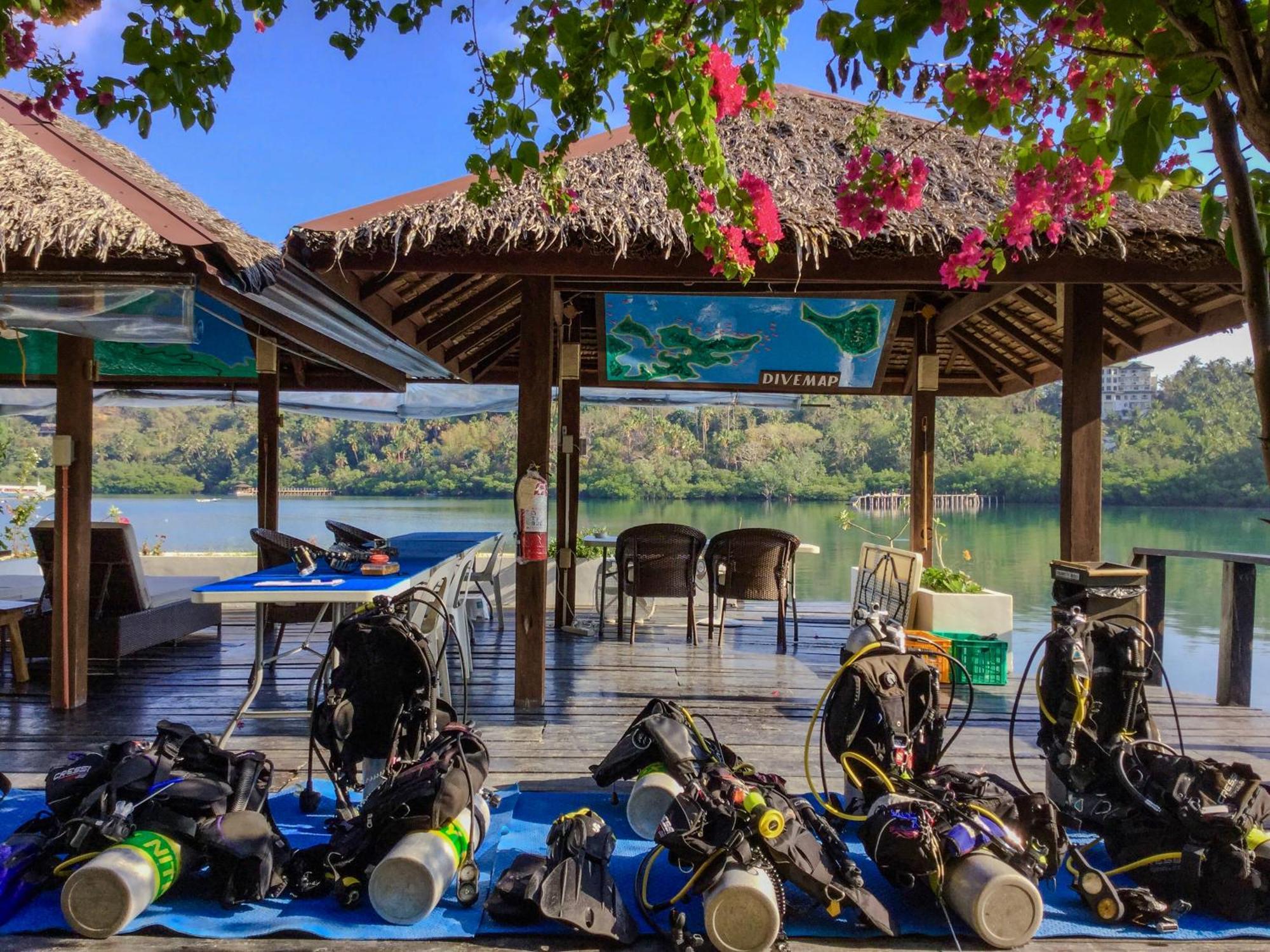 Edgewater Dive & Spa Resort Puerto Galera Ngoại thất bức ảnh