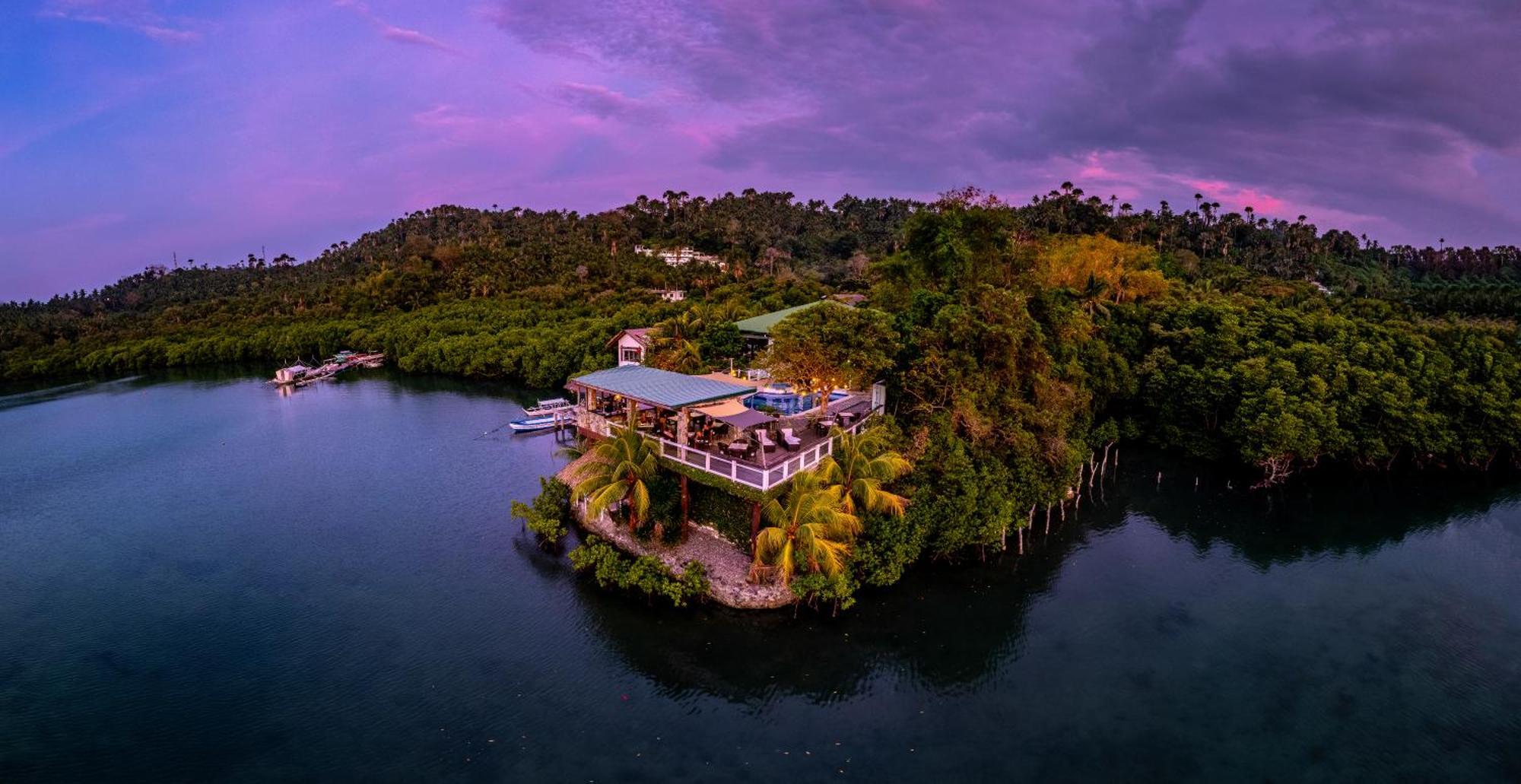 Edgewater Dive & Spa Resort Puerto Galera Ngoại thất bức ảnh