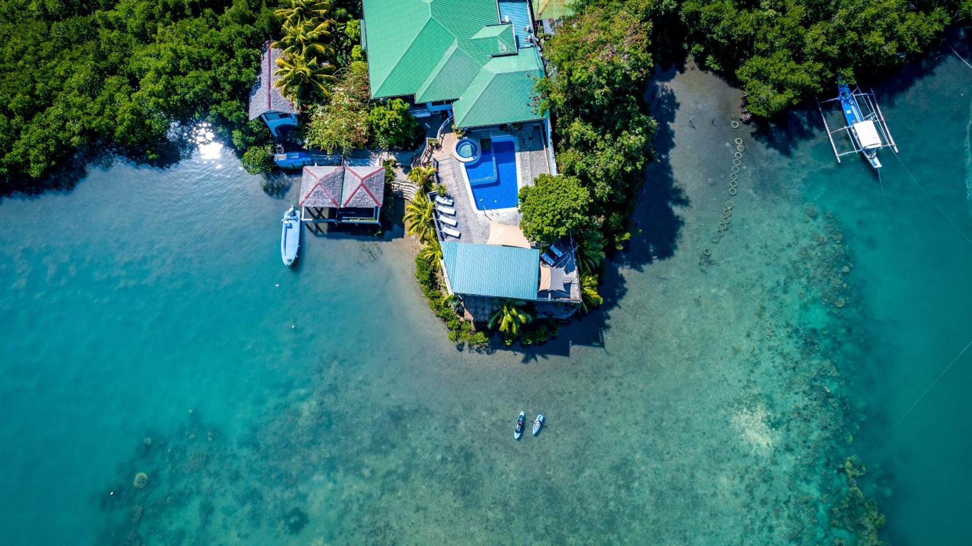 Edgewater Dive & Spa Resort Puerto Galera Ngoại thất bức ảnh