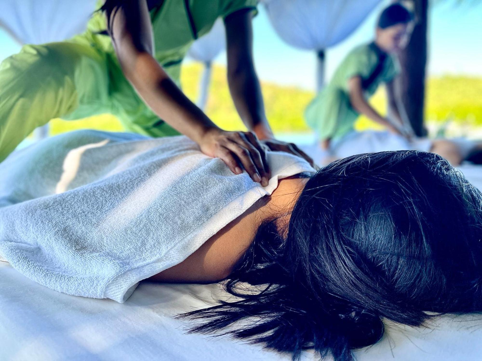 Edgewater Dive & Spa Resort Puerto Galera Ngoại thất bức ảnh