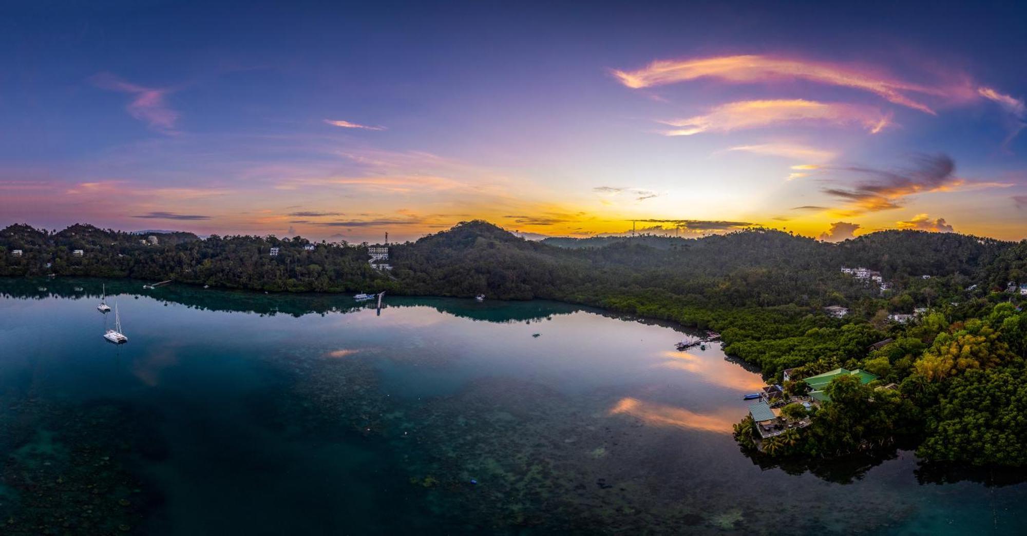 Edgewater Dive & Spa Resort Puerto Galera Ngoại thất bức ảnh