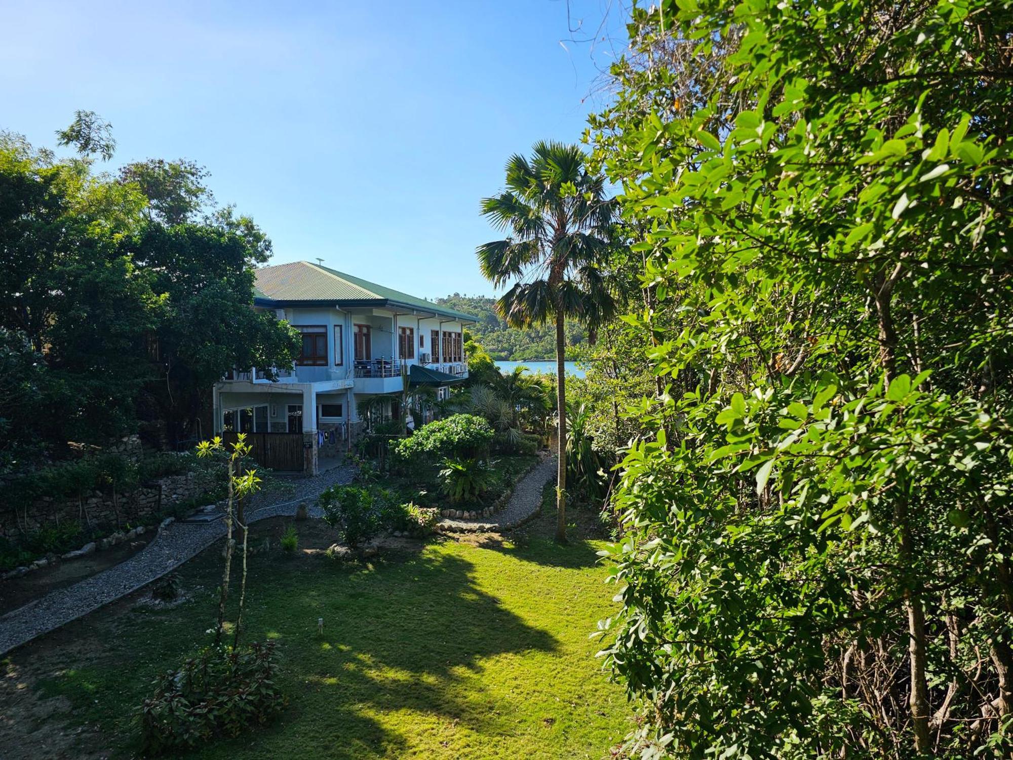 Edgewater Dive & Spa Resort Puerto Galera Ngoại thất bức ảnh