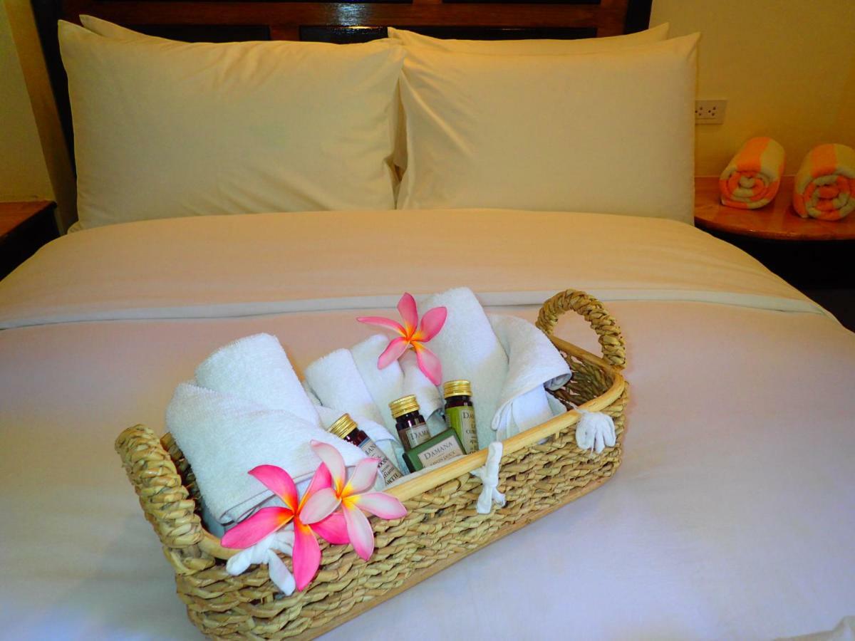 Edgewater Dive & Spa Resort Puerto Galera Ngoại thất bức ảnh